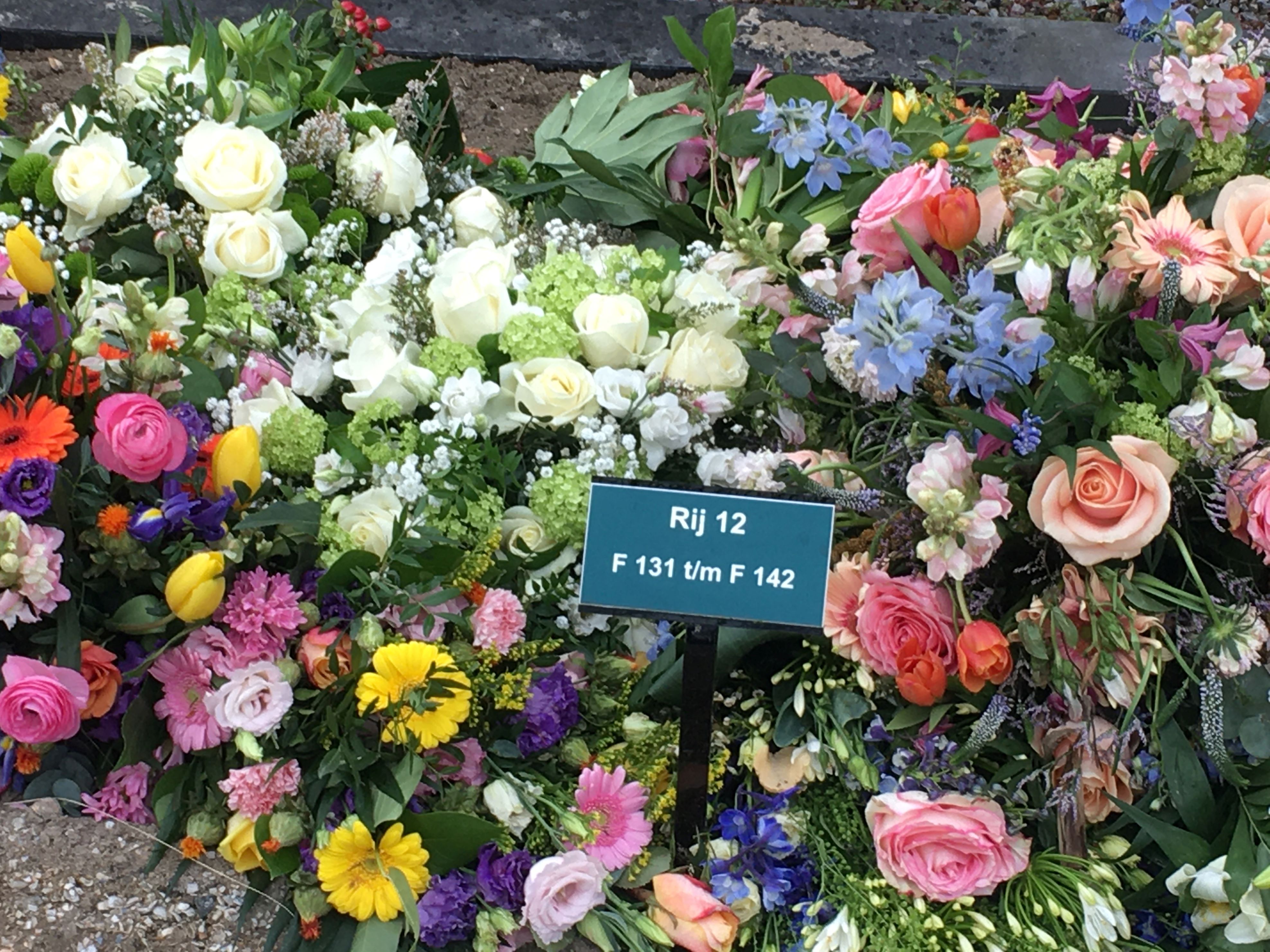Bloemen op graf